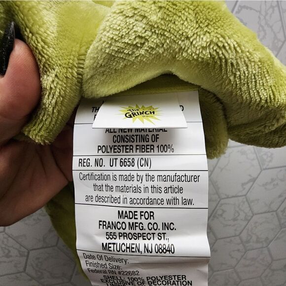 NEW The Grinch Hooded  Throw Blanket 30" x 50" Hand Pockets Soft Plush Dr. Seuss - Picture 5 of 7